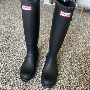 Hunter Classic Black Waterproof Boots - back adjustsble
